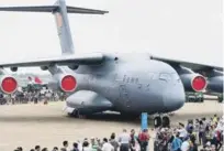  ?? AP ?? Exhibición. Imagen del Y-20 mostrado en la feria de Zhuhai.