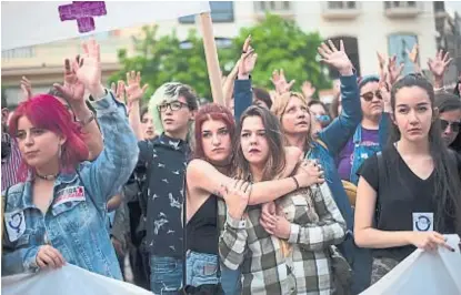  ?? (DPA) ?? Málaga. Mujeres salieron a las calles en contra de la condena impuesta a los cinco acusados de violación grupal.