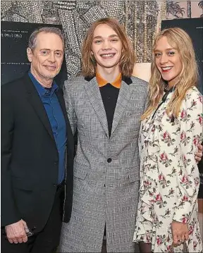  ??  ?? Steve Buscemi, Charlie Plummer et Chloë Sevigny (de g. à dr.).