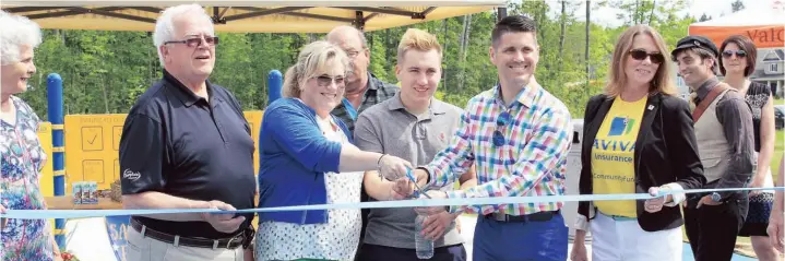  ?? Maxime Myre ?? A crowd of supporters, school-aged children and dignitarie­s gathered at 34, De La Seigneurie Street in the La Seigneurie residentia­l project last Friday, to celebrate the official opening of Sacha’s Park, one of Canada’s most inclusive parks for people...