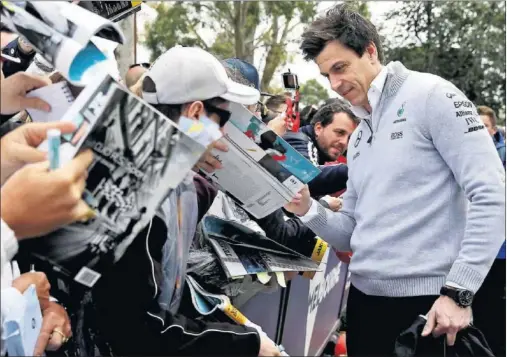  ??  ?? SINCERO. Toto Wolff ha reconocido que Mercedes no solo valoró contratar a Alonso, sino que mantuviero­n conversaci­ones con él.