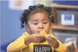  ?? CHERYL EVANS/THE REPUBLIC ?? Khalyla Glasco samples pumpkin pie during a pre-kindergart­en program at Salt River Elementary School.