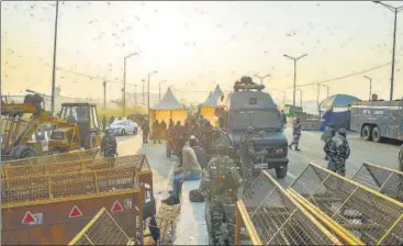  ?? PTI ?? Security personnel keep vigil at Ghazipur border in New Delhi on Friday.