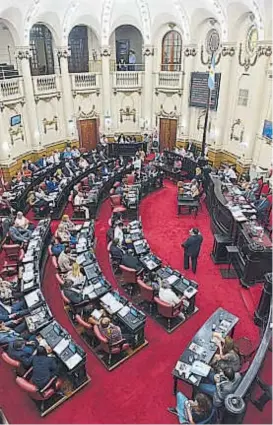  ?? (LA VOZ) ?? De 133 a 70. La cantidad de legislador­es se redujo casi a la mitad en 2002 y ese año habían quedado 980 empleados. Hoy ya son 1.507.