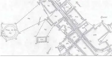  ??  ?? La plaza de toros y matadero (M) en las afueras. Cercano aparece el solar de la tenería vieja, señalado con P.11 (1909).