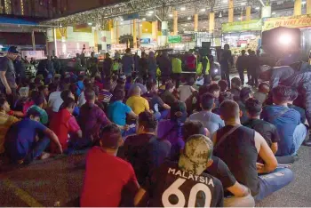  ?? — Bernama photo ?? Some of the illegals detained in an integrated operation at Selangor wholesale market on Feb 3.