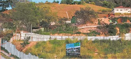  ??  ?? INMUEBLE. VISTA DE UN TERRENO QUE ADQUIRIÓ SIGFRIDO REYES EN NUEVO CUSCATLÁN CUANDO ERA DIPUTADO.