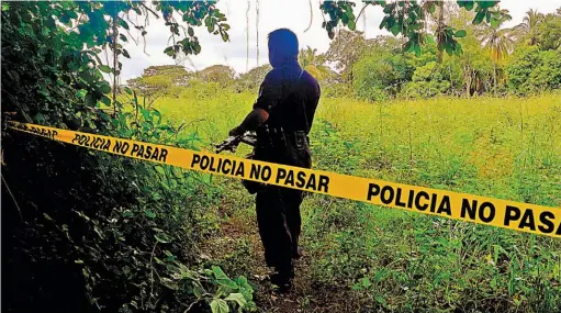  ??  ?? Sin mayores pistas. Las autoridade­s policiales indicaron que no se manejaban motivos del ataque a las mujeres ni quién o quiénes lo cometieron.