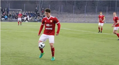  ?? Bild: TONI ANDERSSON ?? LÄCKERT MÅL. Mattias Wahman svarade för rena drömmålet på volley i hemmamötet med IFK Skövde FK. TBOIS vann matchen med 2-1 och börjar nu få kontakt med den absoluta tätstriden.