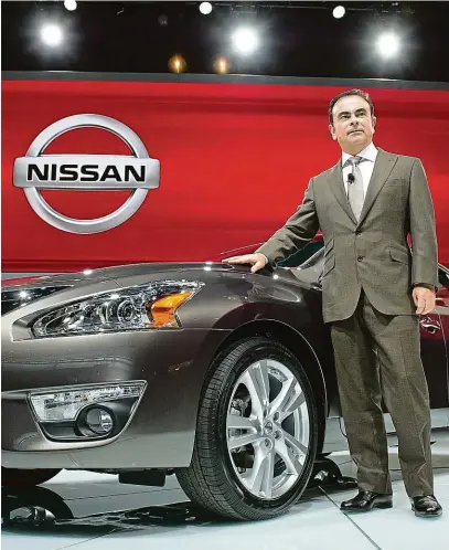  ?? FOTO NISSAN ?? Carlos Ghosn v době, kdy Nissanu vládl železnou rukou. Ale pak mu japonská automobilk­a zlomila vaz.