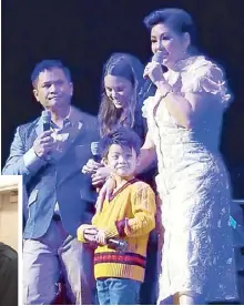  ??  ?? Ogie Alcasid and Regine Velasquez with children Leila van Eimeren Alcasid and Nate Velasquez Alcasid during their concert at the Town Hall in New York City. Left: Regine with
Funfare contributo­r Felix Manuel.