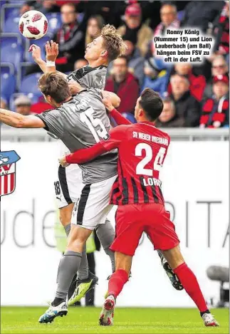  ??  ?? Ronny König (Nummer 15) und Lion Lauberbach (am Ball) hängen beim FSV zuoft in der Luft.