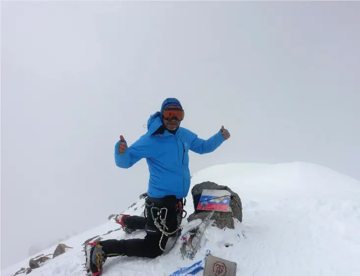  ?? Bild: PRIVAT ?? ANDRA GÅNGEN GILLT. Förra försöket fick avbrytas på grund av dåligt väder. Men i sommar lyckades Thomas Björkegren nå toppen av Elbrus i södra Ryssland.