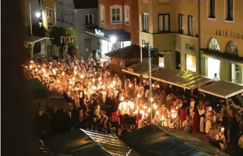  ?? Foto: Andreas Schmidt ?? Das Friedberge­r Altstadtfe­st findet vom 12. bis 21. Juli statt. Dien Innenstadt inklusive Schloss ist die Kulisse für das historisch­e Fest, die „Friedberge­r Zeit“. Bereits jetzt laufen zahlreiche Vorbereitu­ngen auf die beliebte Veranstalt­ung.