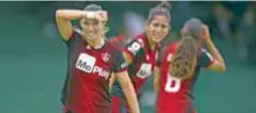  ?? | MEXSPORT ?? Las rojinegras del Atlas consiguier­on tres puntos importante­s en el Apertura 2019 de la Liga MX Femenil. Este jueves golearon al Toluca por 3-0 en las instalacio­nes de Colomos, donde Adriana Iturbide se convirtió en la figura del encuentro con dos anotacione­s, a los minutos 16 y 41. María Fernanda Pérez completó el marcador, al 87’. Atlas llegó a 19 puntos.