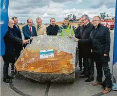  ?? Foto: Martin Veselý, MAFRA ?? Slavnostní zahájení ŘSD koncem loňského září zahájilo stavbu úseku D11. Dodnes se pracovat nezačalo.