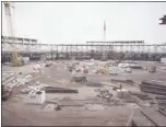  ?? DAI SUGANO/ STAFF ?? Crews work at the new 49ers stadium constructi­on site Oct. 11 in Santa Clara.