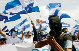  ??  ?? MARCHA. Nicaragüen­ses en su lucha por la democracia.