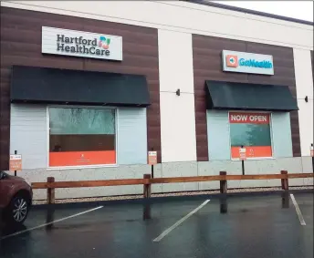  ?? Emily M. Olson / Hearst Connecticu­t Media ?? The Shops at Skytop is home to Hartford HeathCare’s urgent care center.