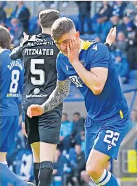  ?? ?? Penalty Saints’Callum Hendry holds his face after a challenge by Livi’s Jack Fitzwater leads to an early penalty. Picture: Rob Casey / SNS Group