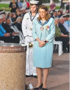  ?? ?? Townsville Mayor Jenny Hill lays a wreath.