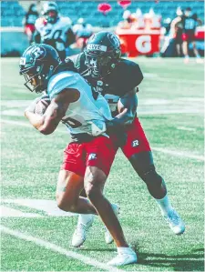  ?? JON HALPENNY/OTTAWA REDBLACKS ?? Linebacker Micah Awe has been making an impression with his energy during Redblacks' training camp.