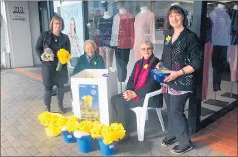  ?? Photo / Supplied ?? Taranaki-King Country MP Barbara Kuriger (left) stops in at a Te Awamutu stall on Daffodil Day. Pictured on the right is Te Awamutu coordinato­r Kathy Keighley.