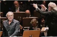  ?? FOTO: SUSANNE DIESNER ?? Klaus Maria Brandauer rezitierte, Enoch zu Guttenberg dirigierte den „Sommernach­tstraum“von Shakespear­e und Mendelssoh­n.