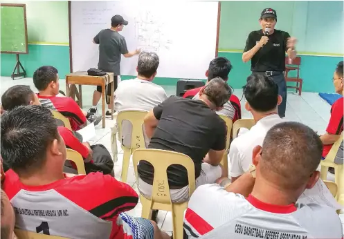  ?? SUNSTAR FOTO / ARNI ACLAO ?? IMPROVE. In the hopes of better officiatin­g this season, referees joined a refresher course.