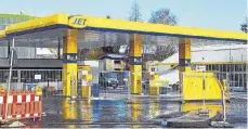  ?? FOTO: RIESTERER ?? Seit dem gestrigen Freitag ist die Jet-Tankstelle am Flugplatz in VSSchwenni­ngen in Betrieb.