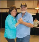  ??  ?? Brenda Spence and Leslie Welch dance to music performed by Jay and the Twilighter­s.