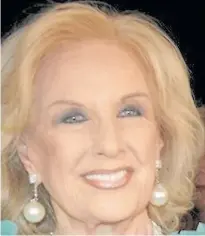  ??  ?? Mirtha. Sacó de la galera un piropo del cantante.