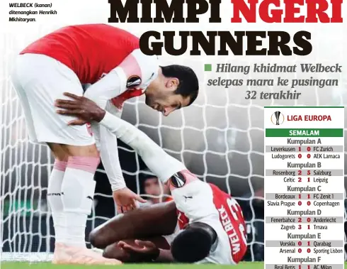  ??  ?? WELBECK (kanan) ditenangka­n Henrikh Mkhitaryan.