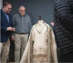  ?? EL PERIÓDICO ?? Un vestido del siglo XVIII de Santa Eulalia de recupera su esplendor perdido.