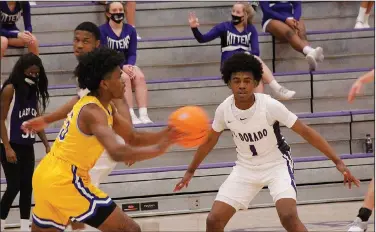  ?? Lauren Cross/Wildcat Yearbook ?? Defense: El Dorado’s Isaiah Ramey defends during the Wildcats’ showdown against Hot Springs Lakeside at Wildcat Arena earlier this month. Ramey’s layup with four seconds left lifted the Wildcats to a 43-42 win at Texarkana Tuesday night. El Dorado hits the road to play at Lake Hamilton on Friday.