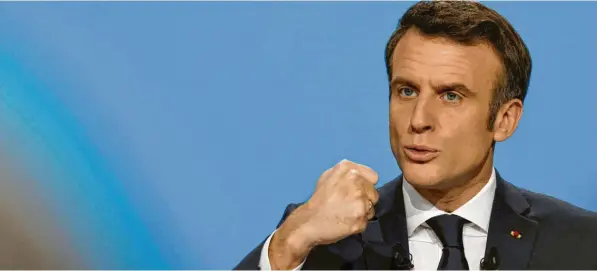  ?? Foto: Ludovic Marin, afp/dpa ?? Emmanuel Macron muss um die Parlaments­mehrheit seiner Partei La République en Marche („Die Republik in Bewegung“) zittern, um weiter fast uneingesch­ränkt regieren zu können.