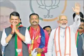  ?? ANI ?? ■ Prime Minister Narendra Modi and Maharashtr­a chief minister Devendra Fadnavis during a rally in Jalgaon on Sunday.