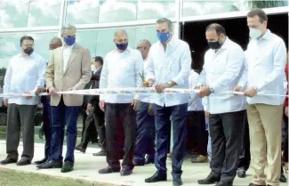  ?? F.E ?? El presidente Luis Abinader inauguró ayer una zona franca en el municipio de Guerra.