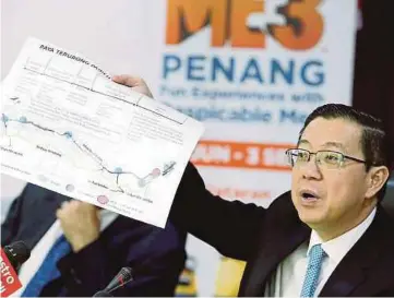  ?? PIC BY RAMDZAN MASIAM ?? Penang Chief Minister Lim Guan Eng speaking at a press conference at Komtar in George Town yesterday.