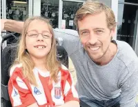  ??  ?? ●● Peter Crouch with seven-year-old Rebecca Carey