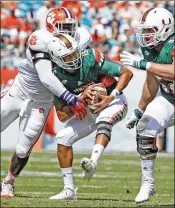  ?? AL DIAZ / TNS ?? Miami quarterbac­k Brad Kaaya and the Canes had a long day against Clemson on Oct. 25, 2015.