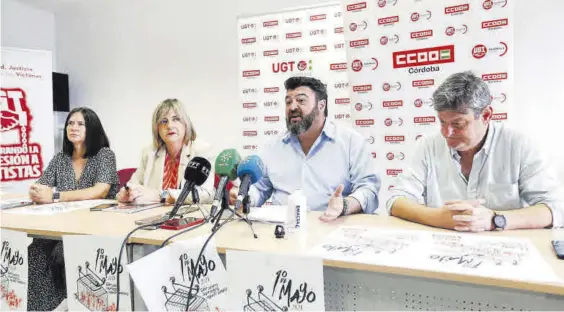  ?? MANUEL MURILLO ?? Encarnació­n Laguna, Marina Borrego, Vicente Palomares y Francisco Javier Delmás, ayer en la sede de UGT.