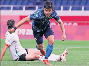  ??  ?? Kubo corre a celebrar el gol que anotó a México el pasado domingo: era su segundo tanto en los Juegos.