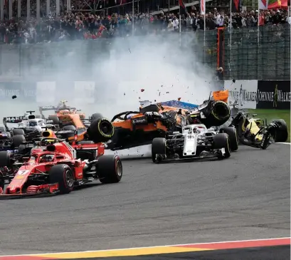  ?? FOTO: LEHTIKUVA/JOHN THYS ?? Kimi Räikkönen blev påkörd i starten av Belgiens GP och tvingades avbryta.