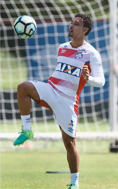  ??  ?? Com 10 gols nos últimos nove jogos, Edigar Junio tem a ótima fase como aliada para o Bahia triunfar em Recife
