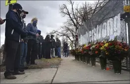  ?? JERILEE BENNETT — THE GAZETTE ?? A solemn group of King Soopers employees, left, some from the Boulder store and some from the same district, brought large displays of flowers for each of the victims of a mass shooting at a Boulder Kings Soopers store on Monday.