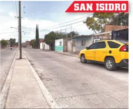  ?? ?? En una casa de la comunidad, policías abaten a seis sicarios que habrían atacado la Comandanci­a.