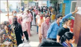  ??  ?? Voters stand in queues to cast their votes during the 7th phase of the West Bengal assembly elections in Kolkata on Monday.
The