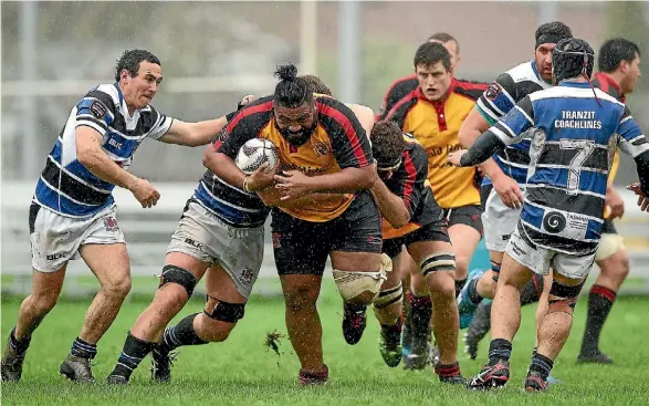  ?? PHIL WALTER/GETTY IMAGES ?? George Siapso Lelenoa goes for a run against Wanganui.