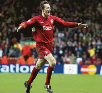  ?? Foto: Phil Noble, dpa ?? Die Farbe Rot prägte Dietmar Hamanns Karriere: Beim FC Bayern (1990 - 1998) und dem FC Liverpool (1999 - 2006) verbrachte er den Großteil seiner Zeit als Profi-Kicker. Mit den Engländern gewann er 2005 die Champions League.